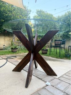 Dining room table