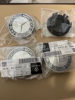 New genuine Mercedes-Benz hub cap