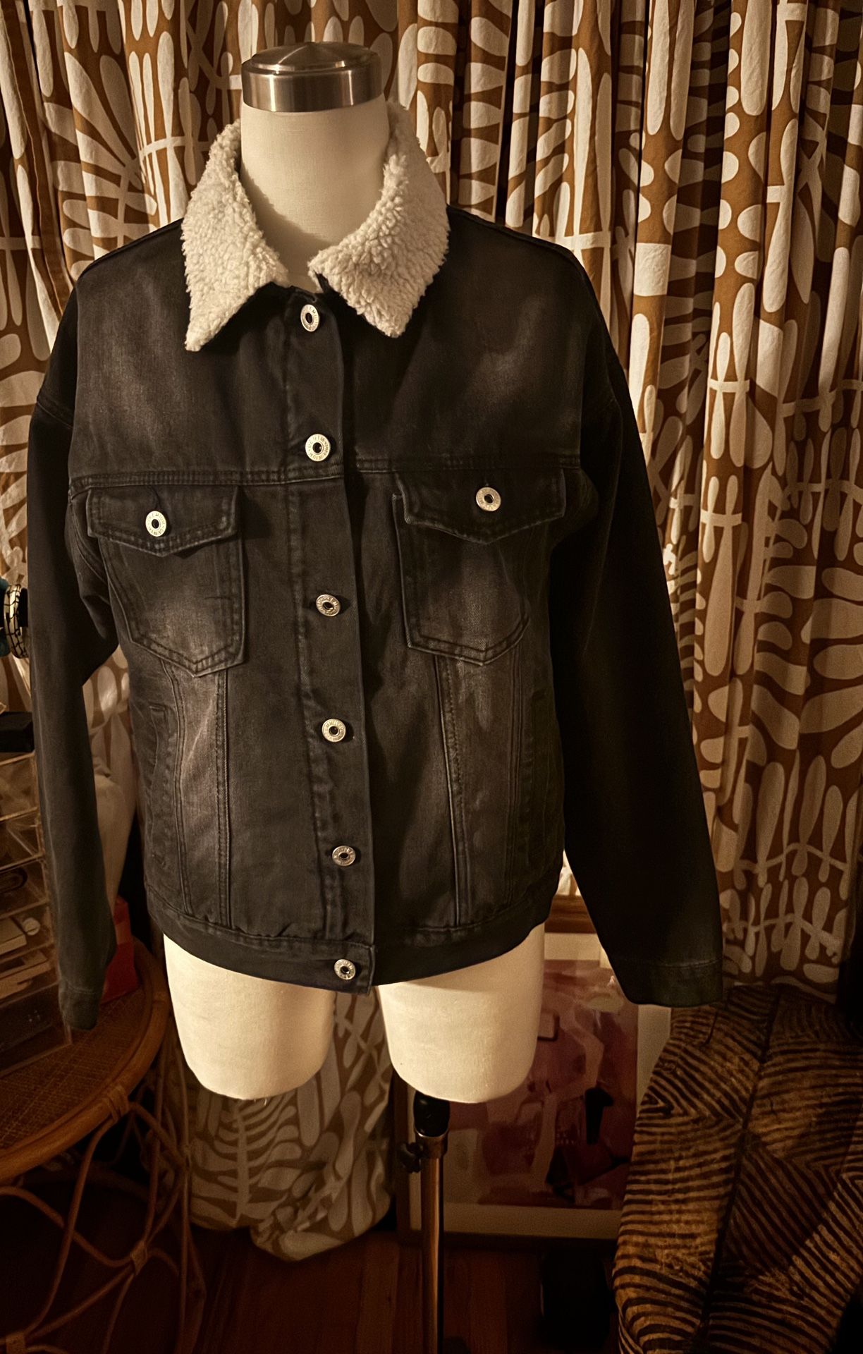 A Beautiful Jacket 🧥 Ladies!