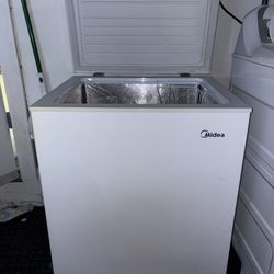 Midea Deep Freezer