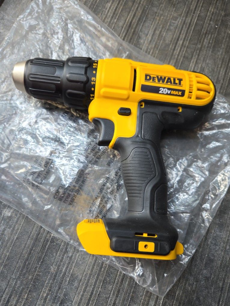 DEWALT 20VMAX 1/2"(13MM) CORDLESS DRILL DRIVER NEW (TOOL ONLY)
