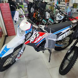 RFZ 250CC Dirt Bike 4 Stroke! Finance For $150 Down Payment!!