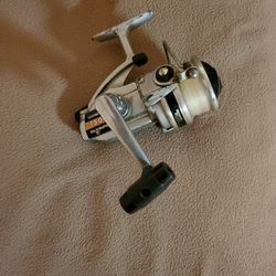 Vintage Olympic VS-1500 Fishing Reel