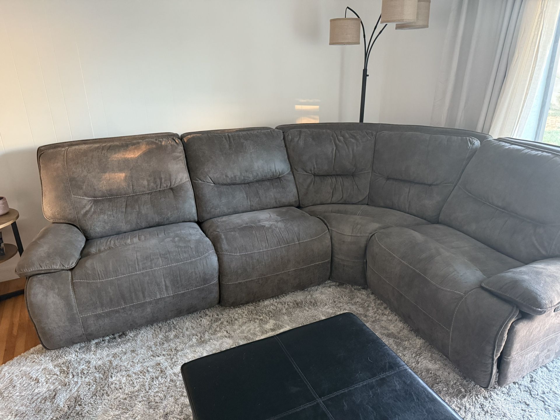 4-piece Sectional With 2 Power Recliners