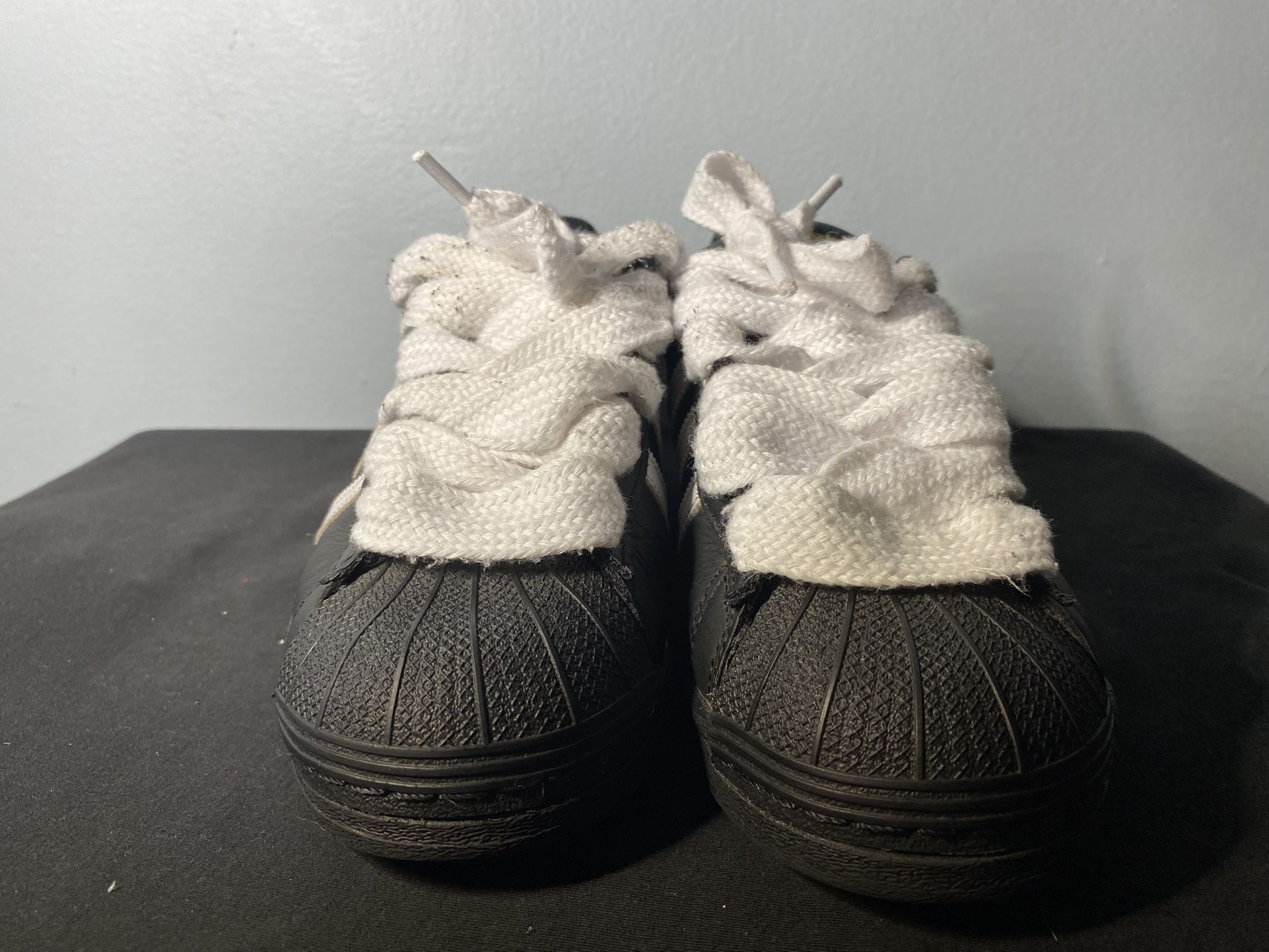 Adidas Superstar shoe. Men’s Size 6.5