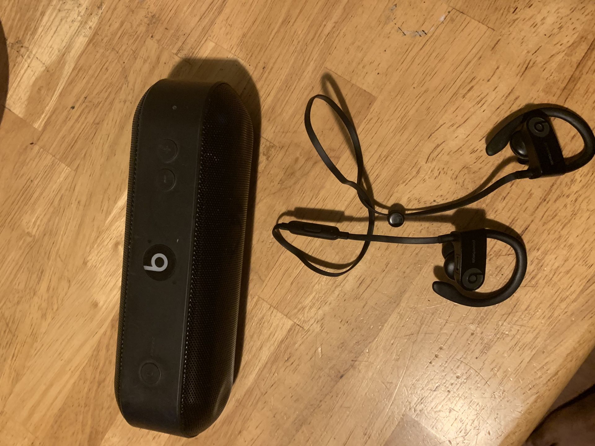 Beats pill and wireless Bluetooth headphones have charger and case for headphones