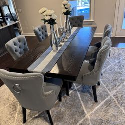 ✨ 11-Piece Luxury Dining + Bar Set – Barely Used