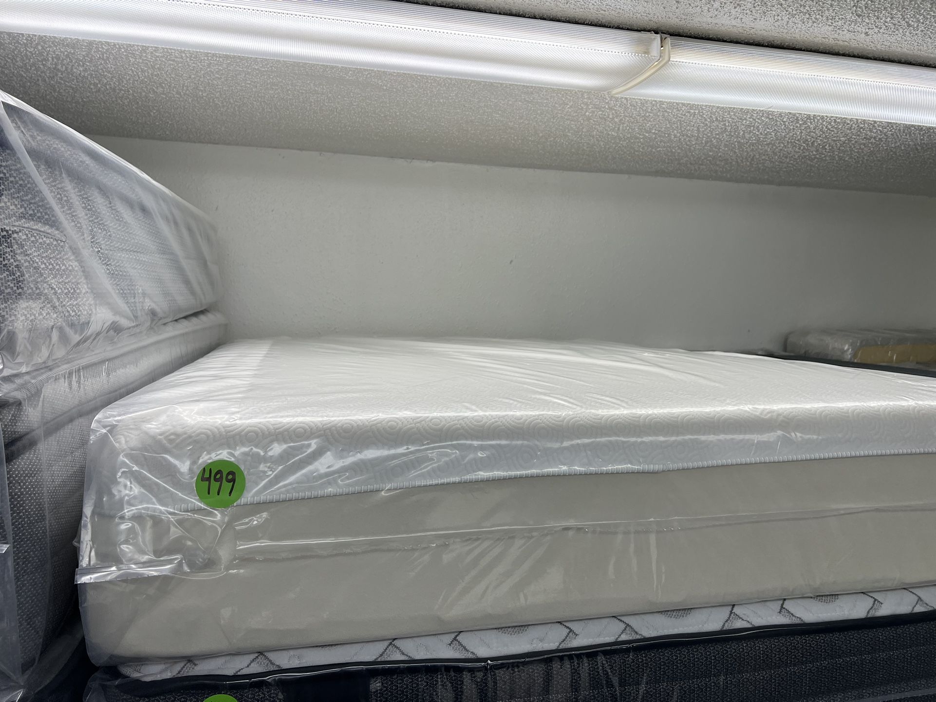 FULL SIZE TEMPURPEDIC MATTRESS & BOX SPRING BED SET