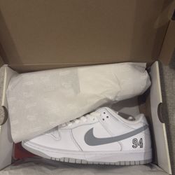 Nike SB Dunk x Supreme White Size 10