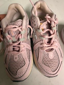Kids pink new balance