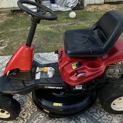 Troy Bilt 30 in 10.5 HP Briggs and Stratton (Made in the USA) Engine 6-Speed Manual Drive Gas Rear Engine Riding Mower