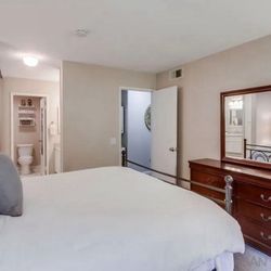 6 Drawer Dresser With Mirror And Two Nightstands