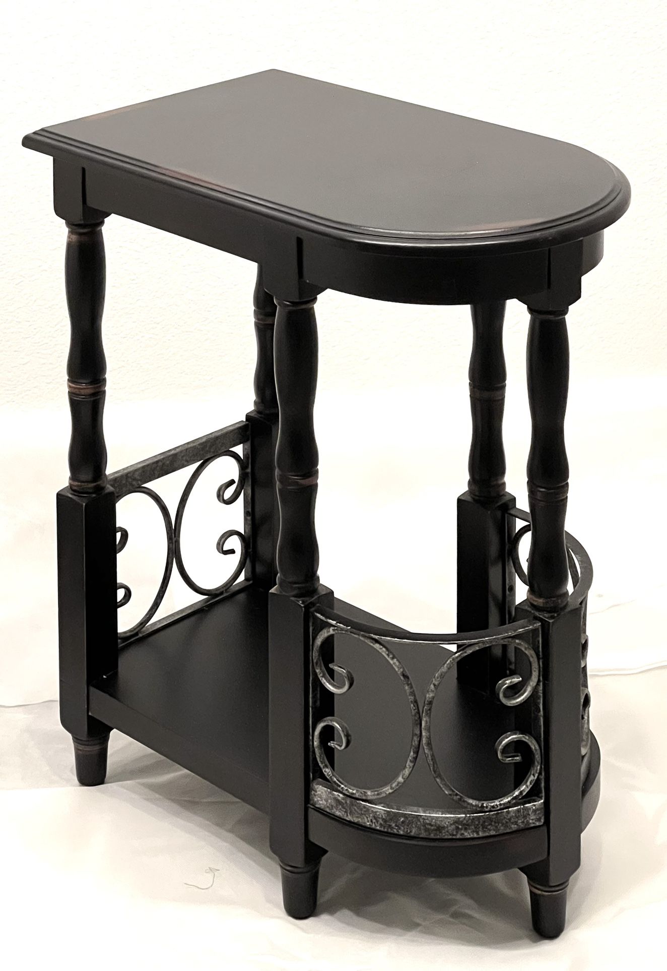 A Nice Accent Table (Side Table, End Table )