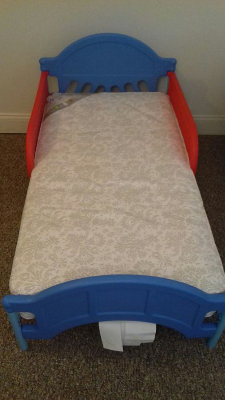 Toddler tent bed and mattress