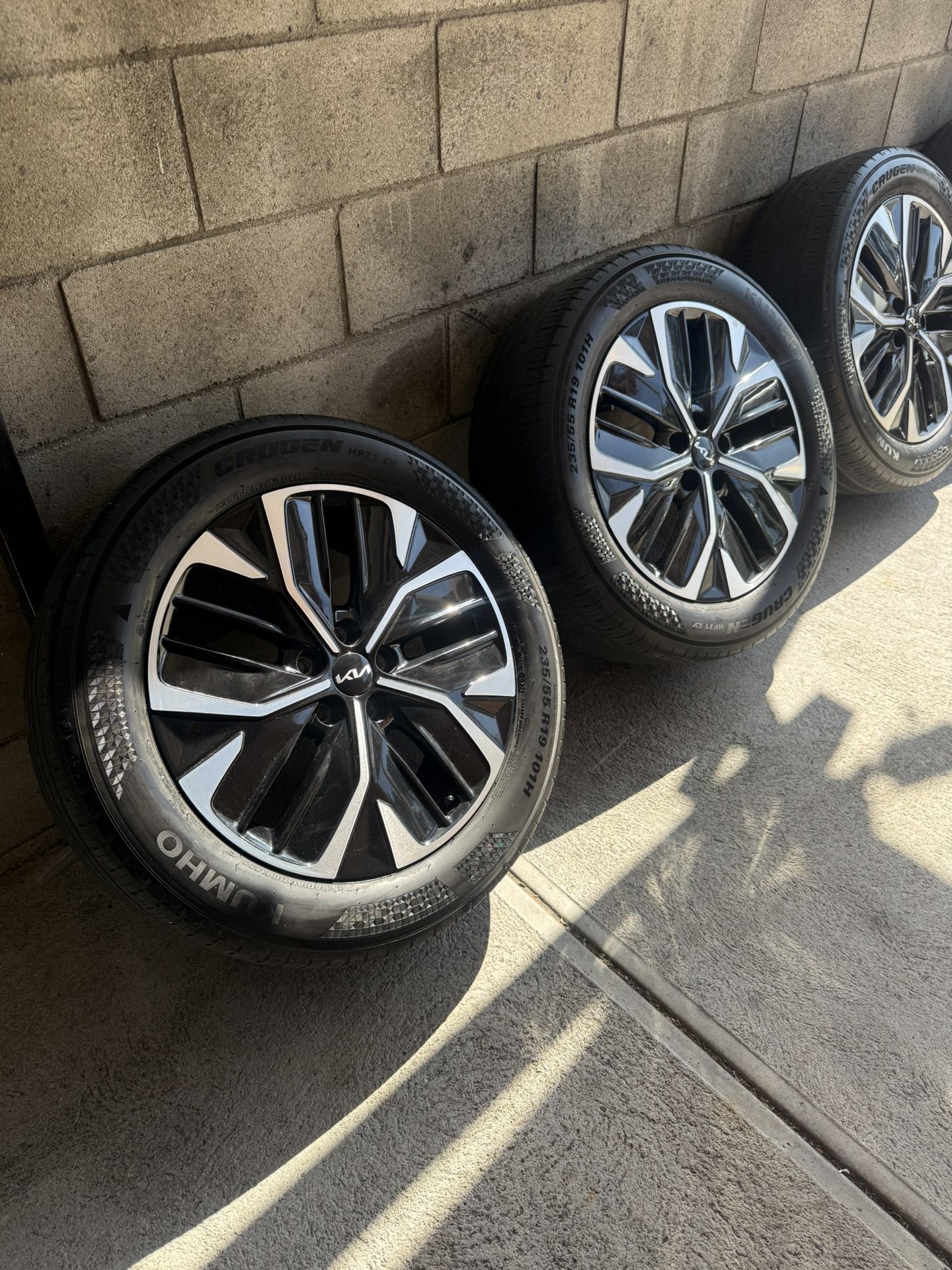 2023. Kia. Wheel.