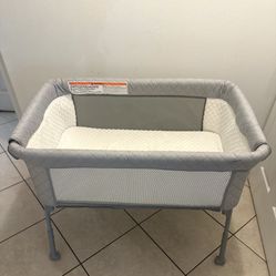Portable Baby Bassinet – Like New, Barely Used