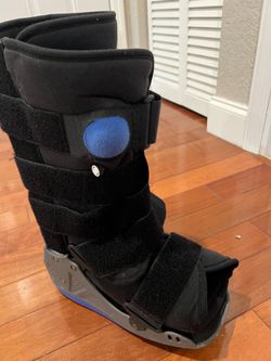 XL Medical air boot. Adjustable. Anti slip sole