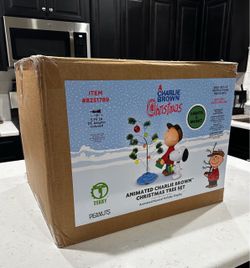 A Charlie Brown Christmas Tree Set Animated Lights & Sound