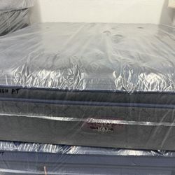 KING SIZE SIMMONS BEAUTYREST WORLD CLASS LEVEL 4 (PLUSH) PILLOW TOP MATTRESS & BOX SPRINGS BED SET