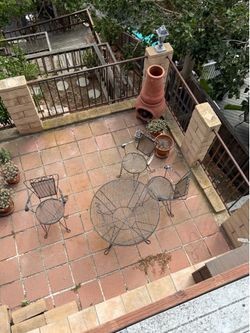 Round iron table with 4 chairs