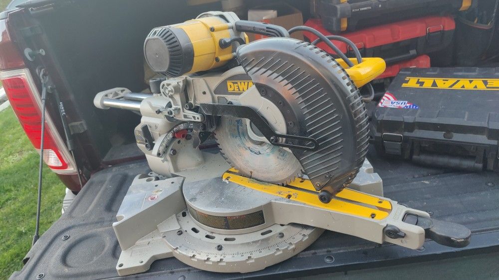 DeWalt DW717 10-inch (254mm) double-bevel sliding compound miter saw.