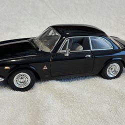 1965 Alfa Romeo Giulia Sprint GTA 1/18. Diecast.