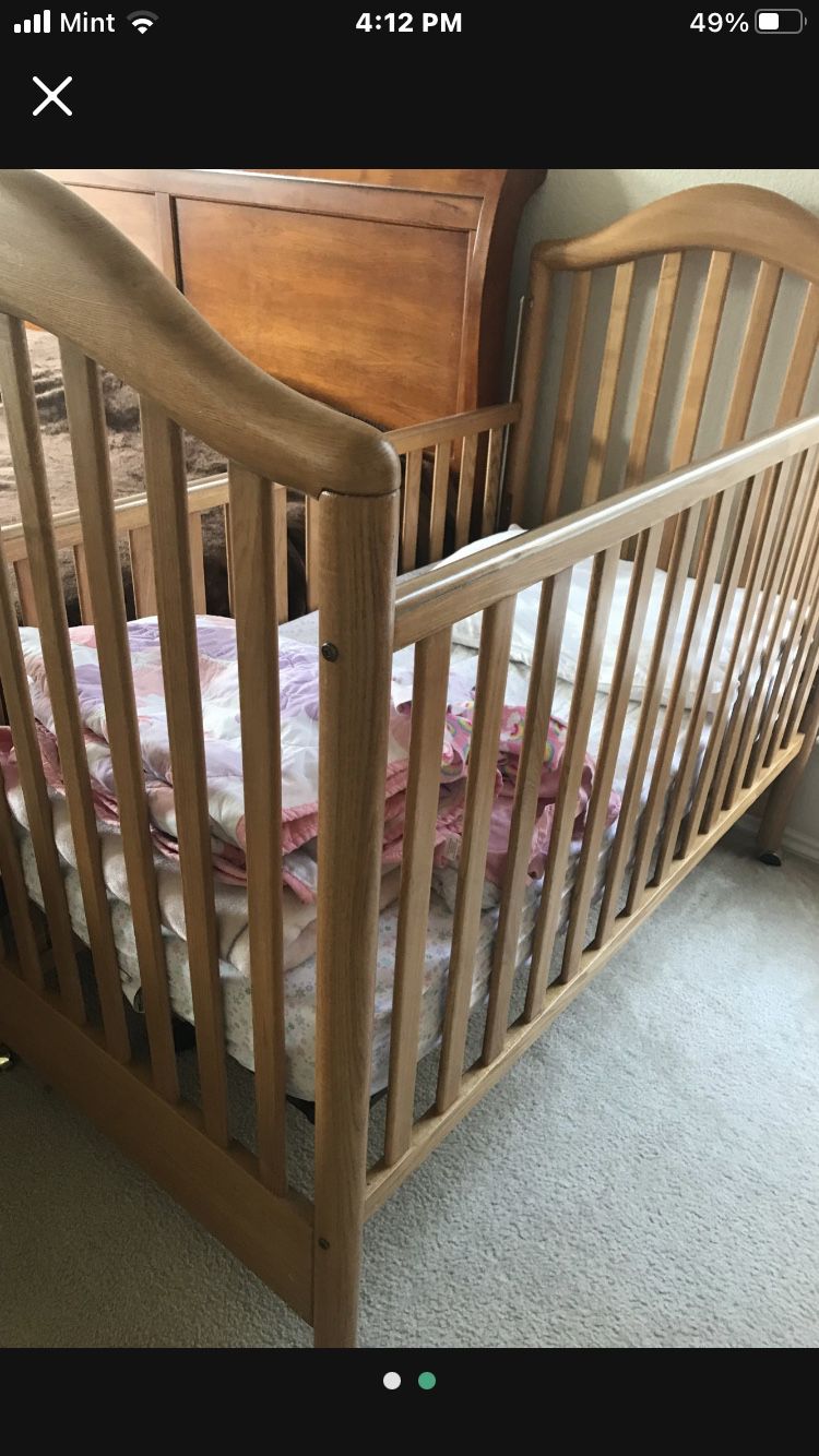 Excellent Condition Baby Crib / Bed