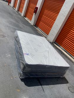 NEW QUEEN REGULAR  MATTRESS AND BOX SPR+ING-2pcs