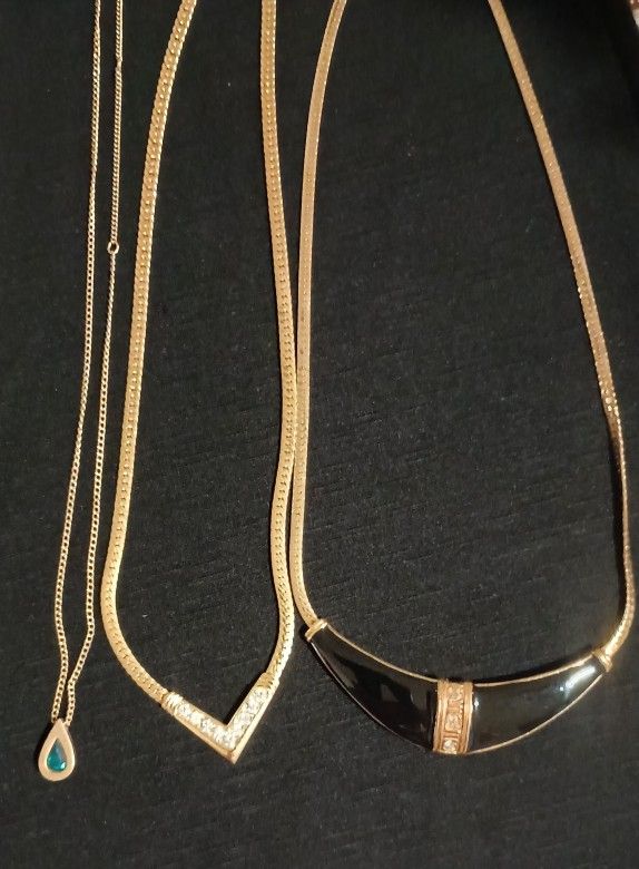 VINTAGE 1970'S AVON NECKLACES