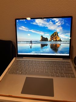 Microsoft® Surface Go Laptop, 12.4" Bc Touchscreen, Intel® Core™ I5, 8GB Memory, 128GB Solid State Drive