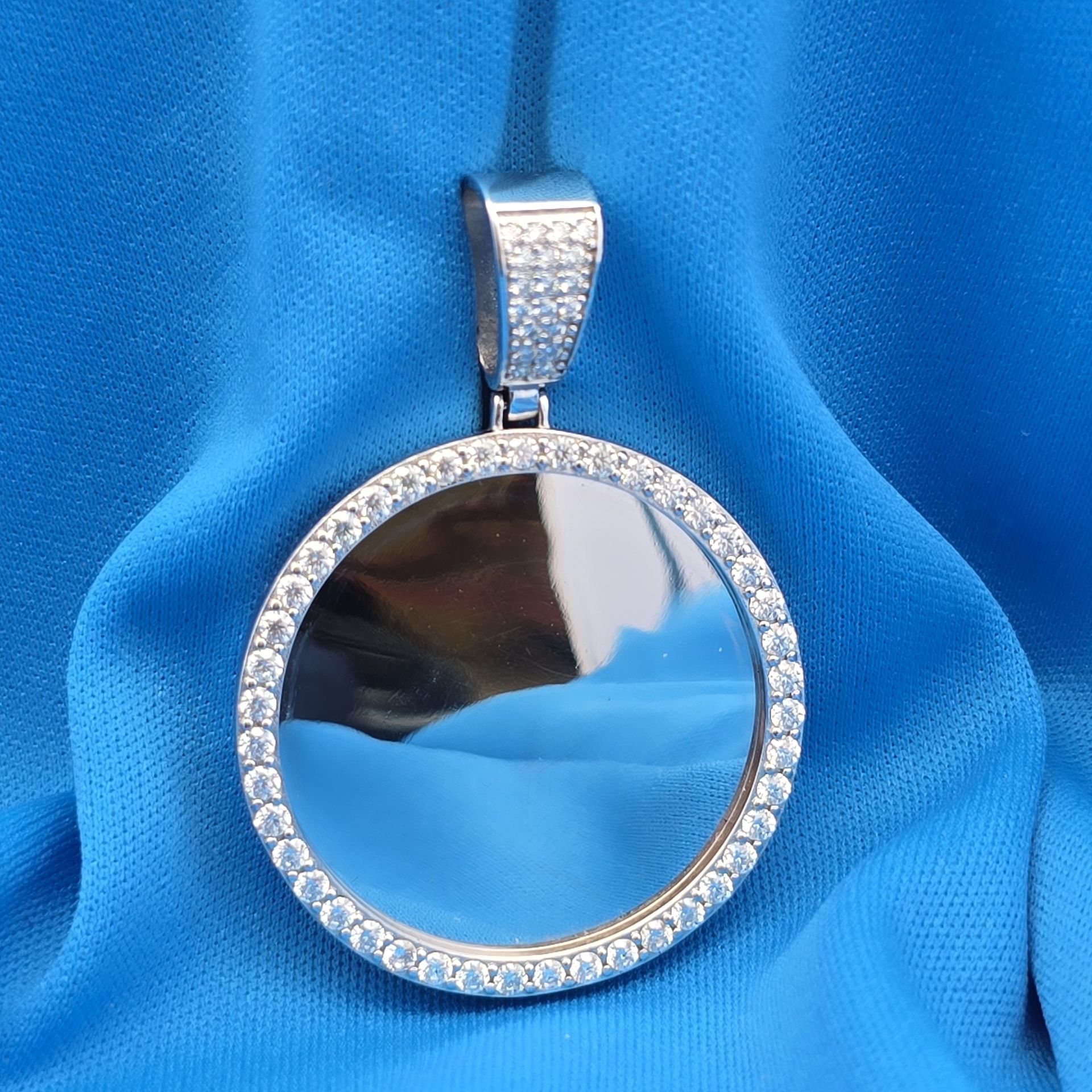 Moissanite 14.01 ctw Circle Mirror Pendant