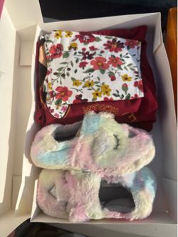 Lot sale -8 year old girl toys and clothes