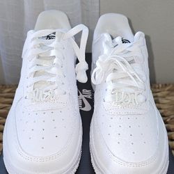 Size 7 in Womens BRAND NEW (never worn) Air Force 1s For Sale.