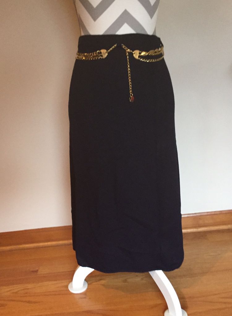 GORGEOUS ST. JOHN by NIEMAN  MARCUS LADIES NAVY GOLD BELTED SKIRT