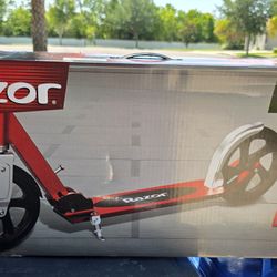 Razor A5 LuX Kick Scooter New In Box 