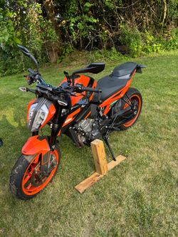 2022 KTM 890 Duke GP