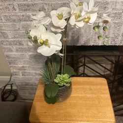 Flower Vase With Silver Base 