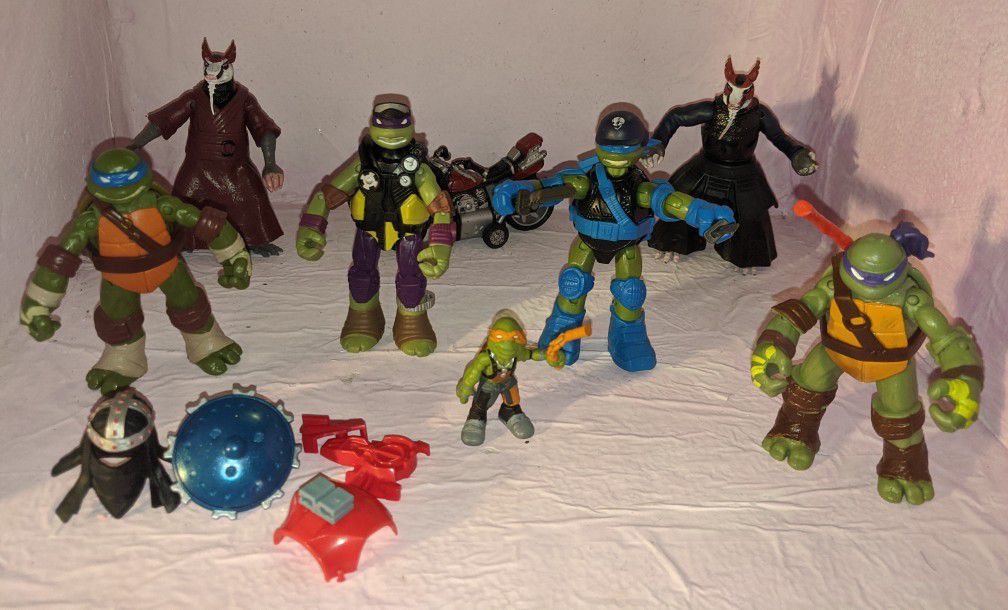 Teenage Mutant Ninja Turtles Action Figures Lot TMNT Accessories