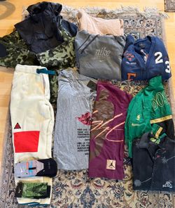 MEN'S NIKE CLOTHES LOT