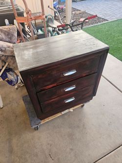 Beautiful broyhill nightstand