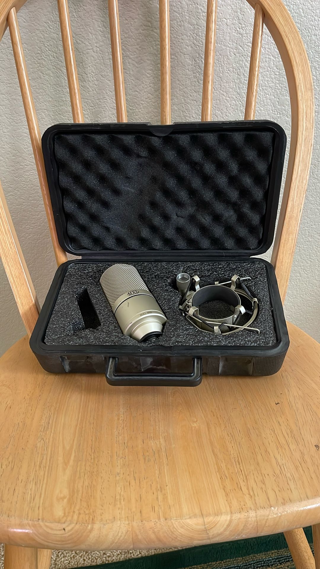 MXL 990 Condenser Microphone mic with large 22mm capsule small dent