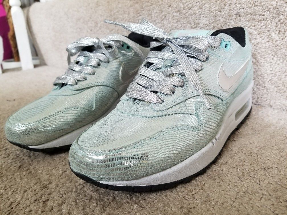 Womens Nike air size 8