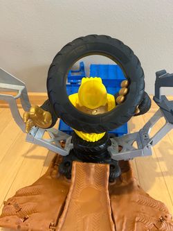 • Hot Wheels Monster Trucks Arena Smashers Crushzilla Takedown (Playset Only)