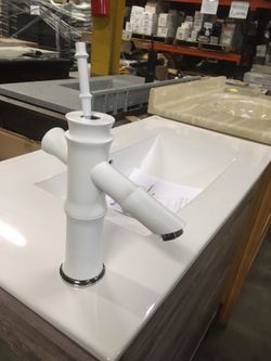 Bathroom faucet in Matt black