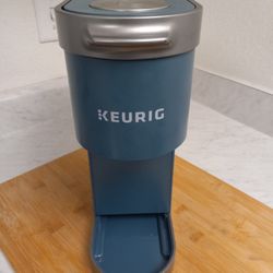  $10 SPECIAL  PRICE:   KEURIG SINGLE. CUP COFFEE MAKER 