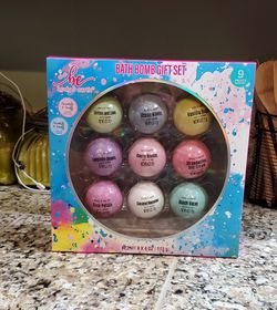 REDUCED - New Bath Bombs (9 Piece Full Size) Spa Bath Gift