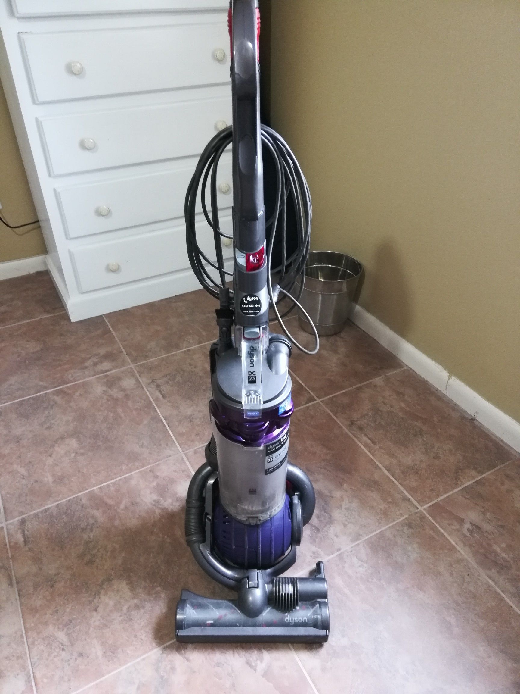 Vacuum cleaner Dyson DC 25