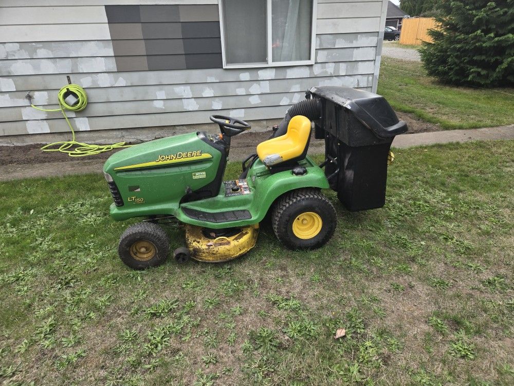 John Deer LT 150 Mower