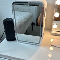 Mini Makeup Fridge Cooseon