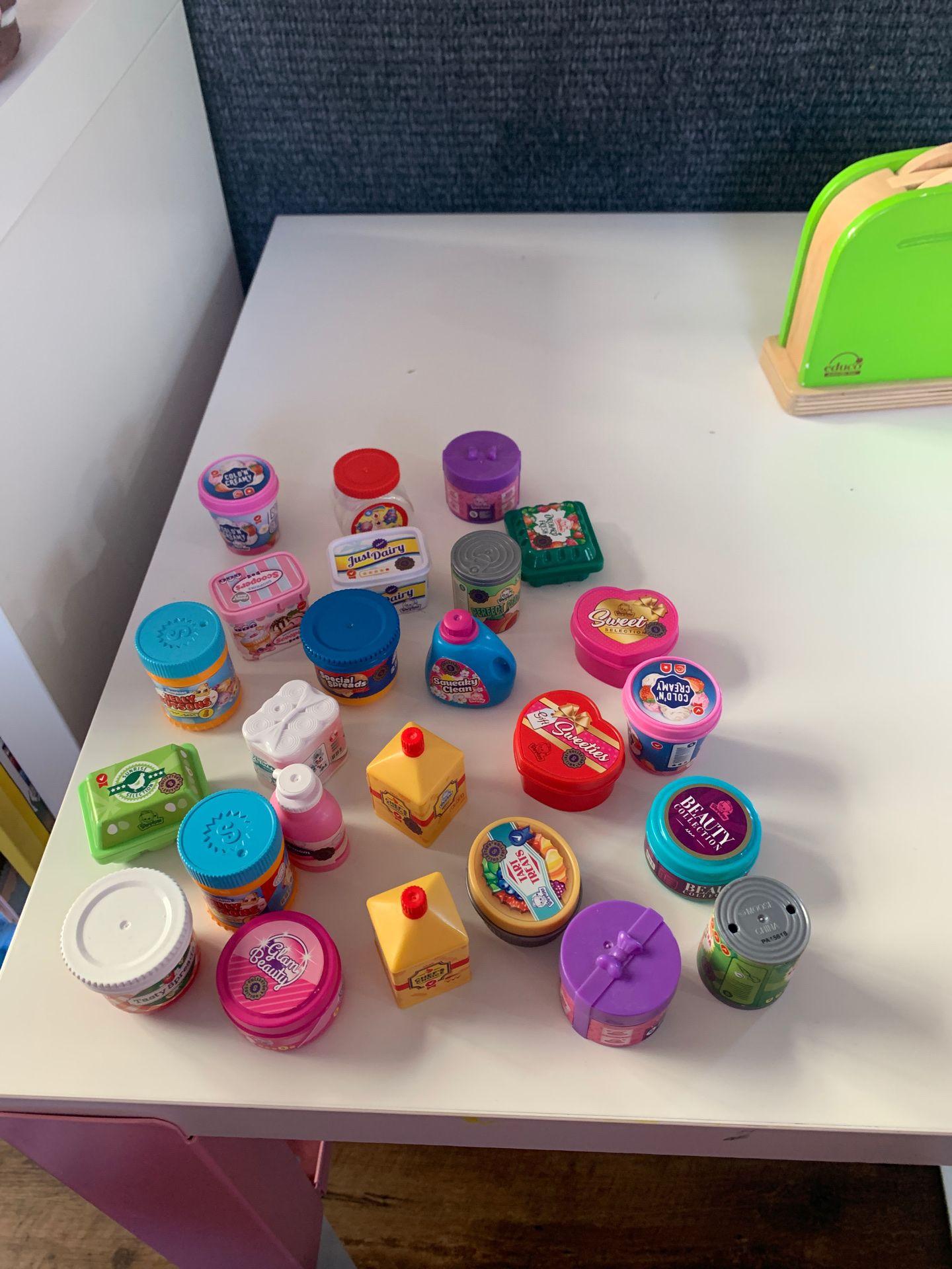 25 empty shopkins containers $5